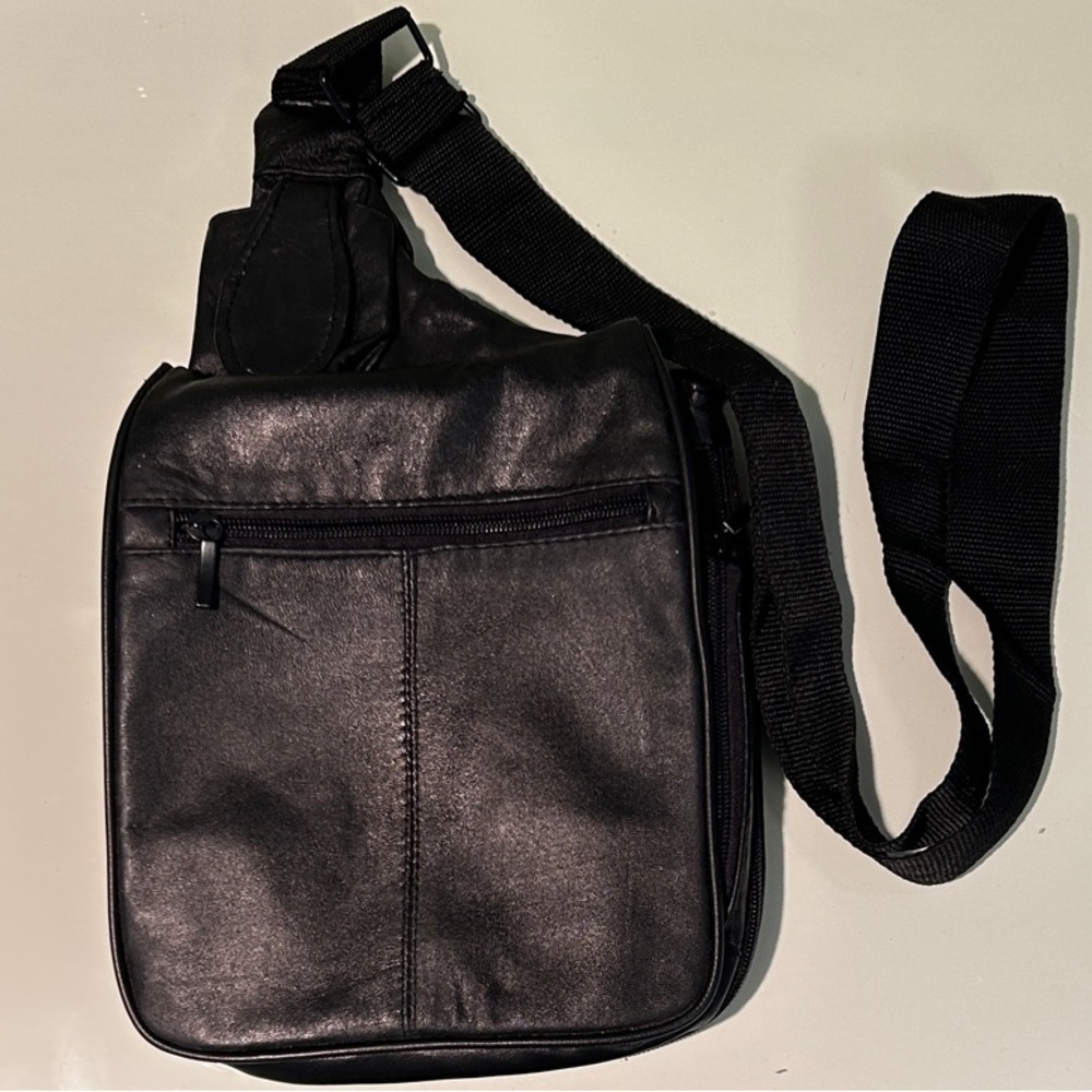 Vintage Buxton Black Leather Sling Messenger Bag. Never used.